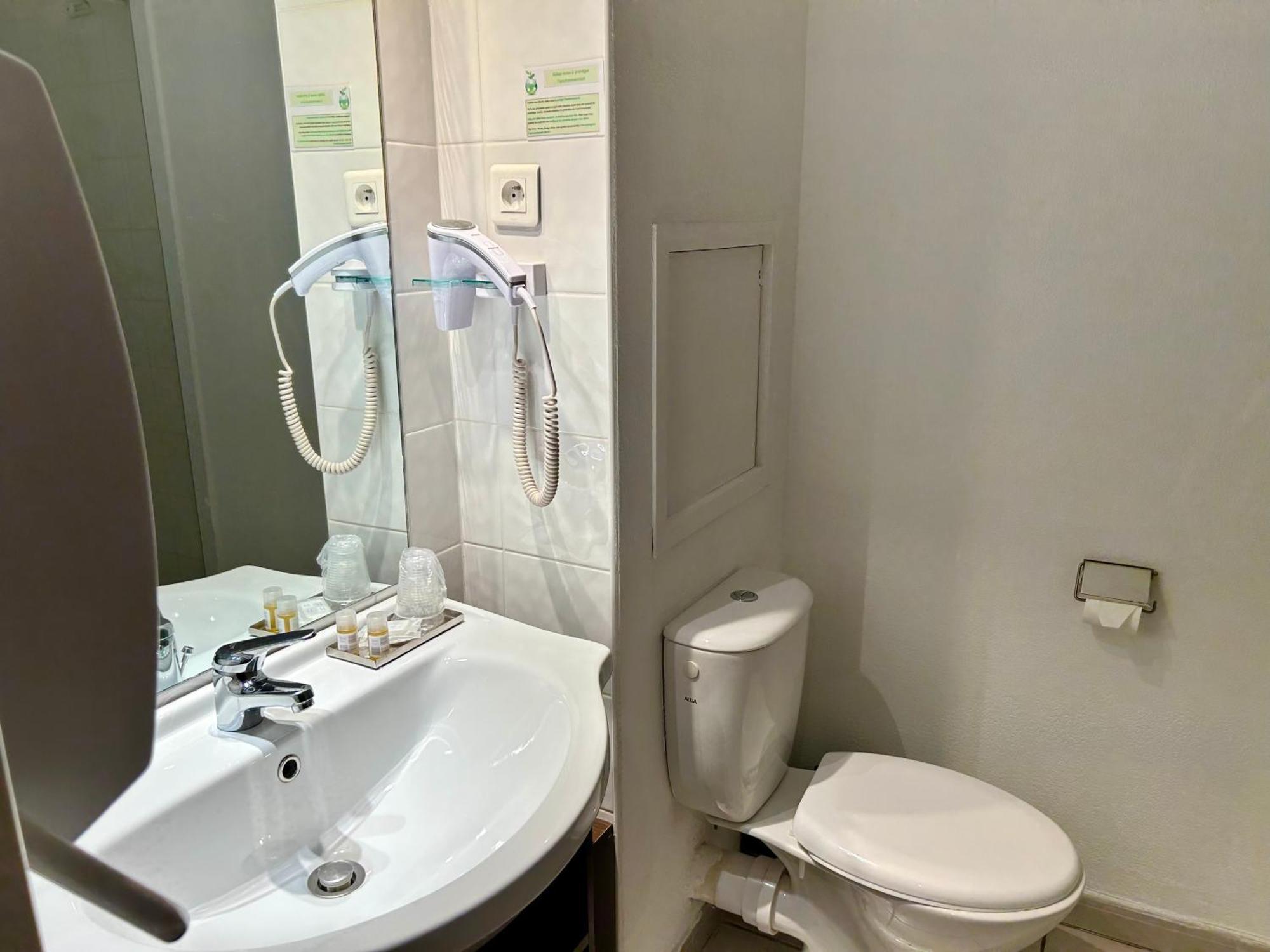 Hotel Restaurant Les Jasses De Camargue Галларг-ле-Монтюё Экстерьер фото