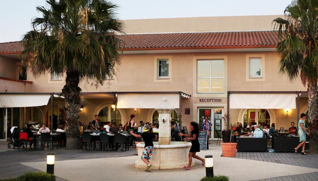 Hotel Restaurant Les Jasses De Camargue Галларг-ле-Монтюё Экстерьер фото